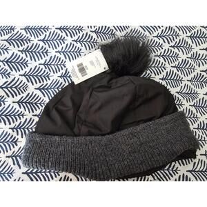 BNWT New Women's Cedarwood Threads Clothing Co Beanie Hat Pom Pom Black One Size